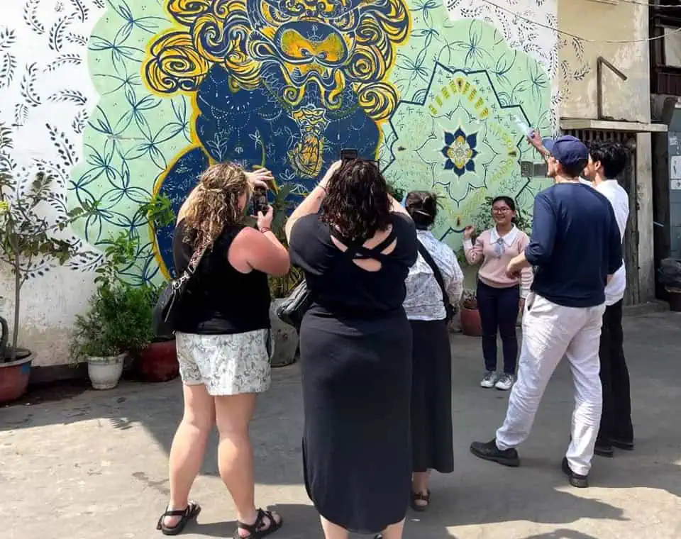 Phnom Penh Morning Market and Street Art by Tuk Tuk