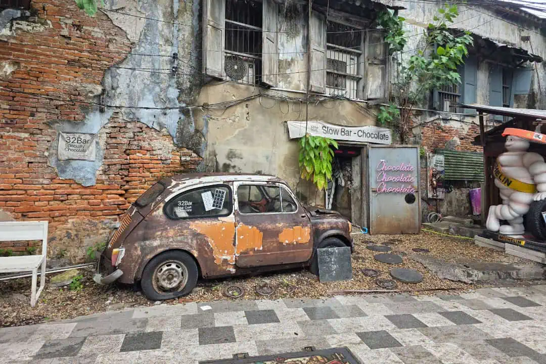 Bangkokʼs Hidden Kitchens and Forgotten Stories